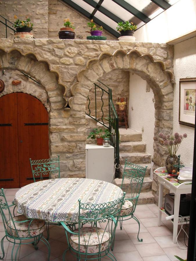 Au Coeur De La Cite Medievale Bed & Breakfast Везон ла Ромен Екстериор снимка